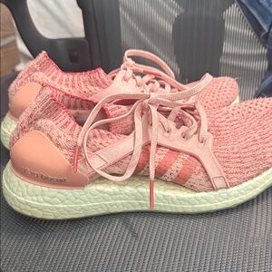 Adidas ULTRABOOST Women's Coral Athletic Shoes SZ 8.5